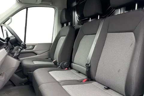 CX75JXL Volkswagen Crafter 2.0 TDI CR30 Commerce FWD MWB High Roof Euro 6 (s/s) 5dr Thumbnail #16