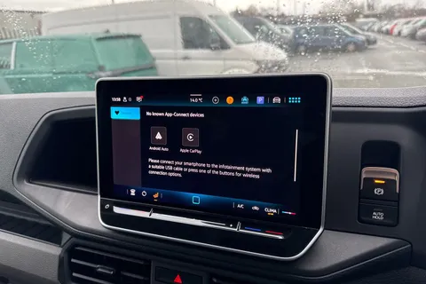 CX75JXS Volkswagen Crafter 2.0 TDI CR35 Commerce FWD LWB High Roof Euro 6 (s/s) 5dr Thumbnail #17