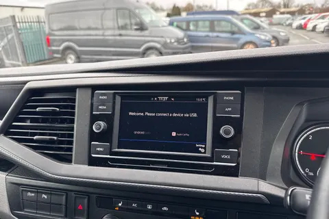 CX74LBO Volkswagen Transporter 2.0 TDI T30 Highline Kombi FWD SWB Euro 6 (s/s) 5dr Thumbnail #18