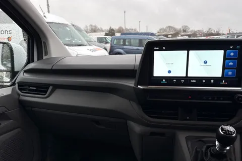 CX25LLO Volkswagen Transporter 2.0 TDI T32 Commerce Plus FWD SWB Euro 6 (s/s) 5dr Thumbnail #20