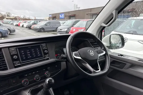 CX74LBO Volkswagen Transporter 2.0 TDI T30 Highline Kombi FWD SWB Euro 6 (s/s) 5dr Thumbnail #19