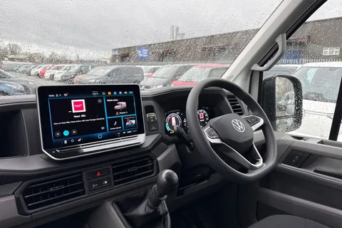 CX75JXL Volkswagen Crafter 2.0 TDI CR30 Commerce FWD MWB High Roof Euro 6 (s/s) 5dr Thumbnail #18