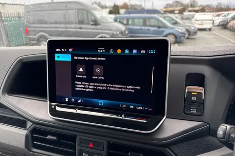 CX75JWD Volkswagen Crafter 2.0 TDI CR35 Commerce FWD MWB High Roof Euro 6 (s/s) 5dr Thumbnail #17