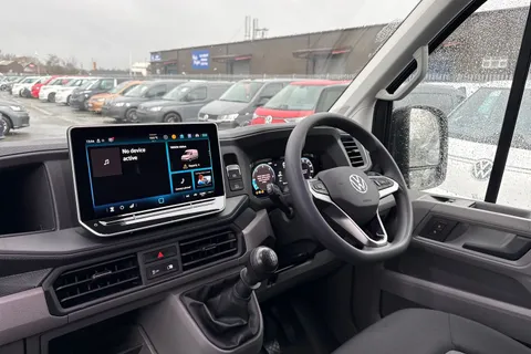 CX75JXK Volkswagen Crafter 2.0 TDI CR35 Commerce FWD MWB High Roof Euro 6 (s/s) 5dr Thumbnail #18