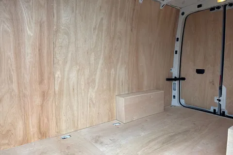 CX75JXL Volkswagen Crafter 2.0 TDI CR30 Commerce FWD MWB High Roof Euro 6 (s/s) 5dr Thumbnail #19