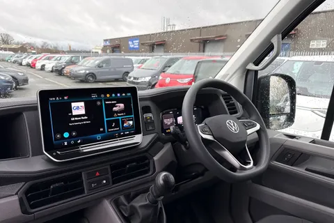 CX75JWD Volkswagen Crafter 2.0 TDI CR35 Commerce FWD MWB High Roof Euro 6 (s/s) 5dr Thumbnail #18