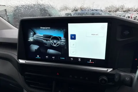 CX25LLO Volkswagen Transporter 2.0 TDI T32 Commerce Plus FWD SWB Euro 6 (s/s) 5dr Thumbnail #22