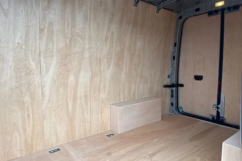 CX75JWD Volkswagen Crafter 2.0 TDI CR35 Commerce FWD MWB High Roof Euro 6 (s/s) 5dr Thumbnail #19