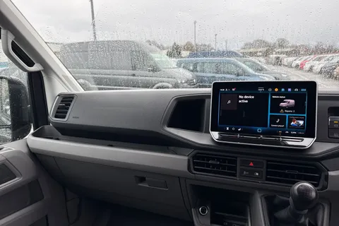 CX75JWZ Volkswagen Crafter 2.0 TDI CR35 Commerce FWD LWB High Roof Euro 6 (s/s) 5dr Thumbnail #20