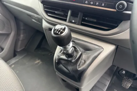 CX25LLO Volkswagen Transporter 2.0 TDI T32 Commerce Plus FWD SWB Euro 6 (s/s) 5dr Thumbnail #23