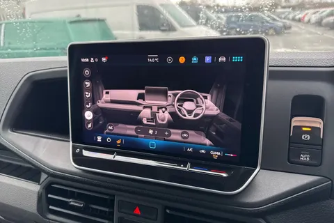 CX75JXS Volkswagen Crafter 2.0 TDI CR35 Commerce FWD LWB High Roof Euro 6 (s/s) 5dr Thumbnail #22