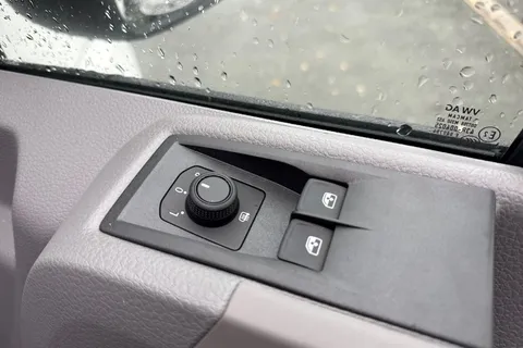 CX75JVY Volkswagen Crafter 2.0 TDI CR35 Commerce Plus Panel Van 5dr Diesel Manual FWD MWB High Roof Euro 6 (s/s) (140 ps) Thumbnail #21