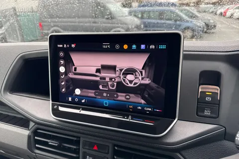 CX75JXL Volkswagen Crafter 2.0 TDI CR30 Commerce FWD MWB High Roof Euro 6 (s/s) 5dr Thumbnail #22