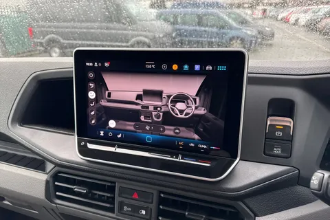 CX75JWZ Volkswagen Crafter 2.0 TDI CR35 Commerce FWD LWB High Roof Euro 6 (s/s) 5dr Thumbnail #22