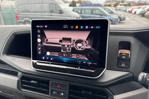 CX75JWD Volkswagen Crafter 2.0 TDI CR35 Commerce FWD MWB High Roof Euro 6 (s/s) 5dr Thumbnail #22