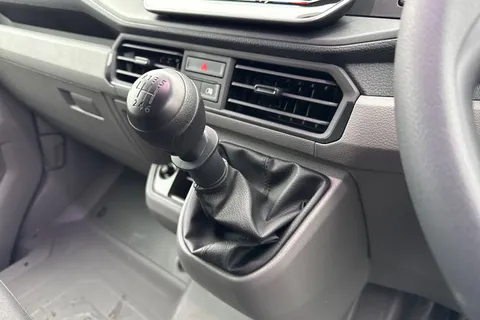 CX75JXL Volkswagen Crafter 2.0 TDI CR30 Commerce FWD MWB High Roof Euro 6 (s/s) 5dr Thumbnail #23