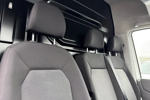 CX75JXL Volkswagen Crafter 2.0 TDI CR30 Commerce FWD MWB High Roof Euro 6 (s/s) 5dr Thumbnail #24