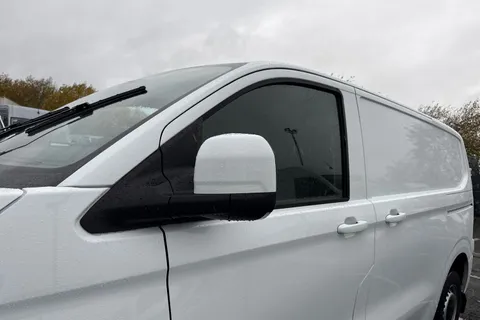 CX25LLO Volkswagen Transporter 2.0 TDI T32 Commerce Plus FWD SWB Euro 6 (s/s) 5dr Thumbnail #26