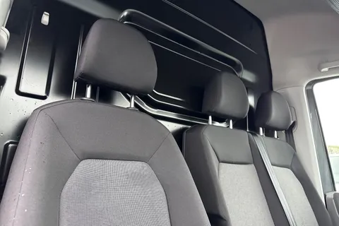 CX75JXK Volkswagen Crafter 2.0 TDI CR35 Commerce FWD MWB High Roof Euro 6 (s/s) 5dr Thumbnail #24