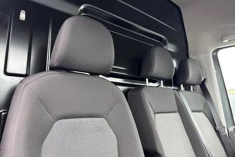 CX75JWZ Volkswagen Crafter 2.0 TDI CR35 Commerce FWD LWB High Roof Euro 6 (s/s) 5dr Thumbnail #24