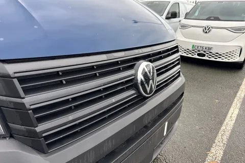 CX75JXS Volkswagen Crafter 2.0 TDI CR35 Commerce FWD LWB High Roof Euro 6 (s/s) 5dr Thumbnail #25