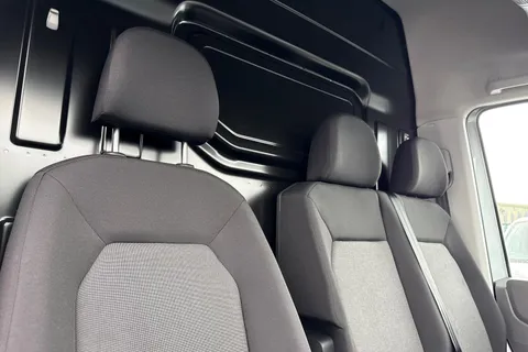 CX75JWD Volkswagen Crafter 2.0 TDI CR35 Commerce FWD MWB High Roof Euro 6 (s/s) 5dr Thumbnail #24