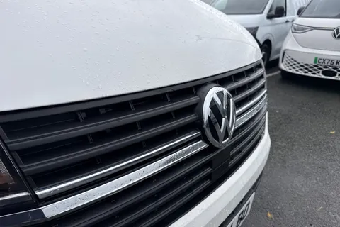 CX74LBO Volkswagen Transporter 2.0 TDI T30 Highline Kombi FWD SWB Euro 6 (s/s) 5dr Thumbnail #26