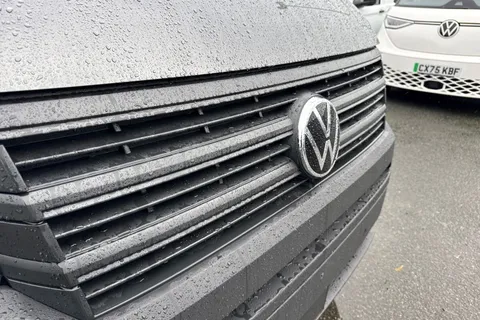 CX75JWZ Volkswagen Crafter 2.0 TDI CR35 Commerce FWD LWB High Roof Euro 6 (s/s) 5dr Thumbnail #25