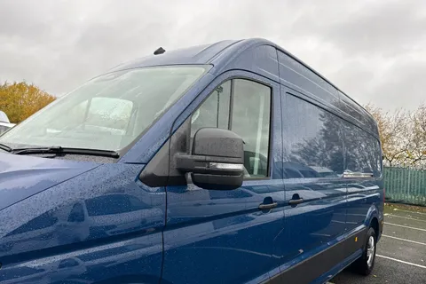 CX75JXS Volkswagen Crafter 2.0 TDI CR35 Commerce FWD LWB High Roof Euro 6 (s/s) 5dr Thumbnail #26
