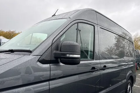 CX75JXK Volkswagen Crafter 2.0 TDI CR35 Commerce FWD MWB High Roof Euro 6 (s/s) 5dr Thumbnail #26