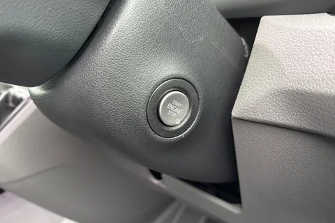 CX75JXK Volkswagen Crafter 2.0 TDI CR35 Commerce FWD MWB High Roof Euro 6 (s/s) 5dr Thumbnail #28