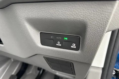 CX75JXS Volkswagen Crafter 2.0 TDI CR35 Commerce FWD LWB High Roof Euro 6 (s/s) 5dr Thumbnail #28