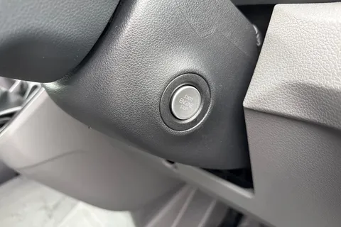 CX75JXL Volkswagen Crafter 2.0 TDI CR30 Commerce FWD MWB High Roof Euro 6 (s/s) 5dr Thumbnail #28