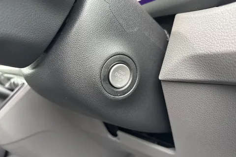 CX75JXS Volkswagen Crafter 2.0 TDI CR35 Commerce FWD LWB High Roof Euro 6 (s/s) 5dr Thumbnail #29