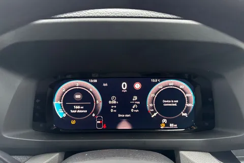 CX75JXK Volkswagen Crafter 2.0 TDI CR35 Commerce FWD MWB High Roof Euro 6 (s/s) 5dr Thumbnail #30