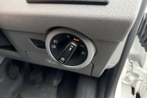 CX74LBO Volkswagen Transporter 2.0 TDI T30 Highline Kombi FWD SWB Euro 6 (s/s) 5dr Thumbnail #30