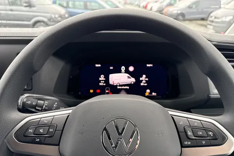 CX75JWD Volkswagen Crafter 2.0 TDI CR35 Commerce FWD MWB High Roof Euro 6 (s/s) 5dr Thumbnail #29
