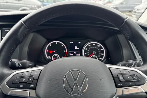 CX74LBO Volkswagen Transporter 2.0 TDI T30 Highline Kombi FWD SWB Euro 6 (s/s) 5dr Thumbnail #31