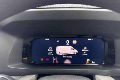 CX75JWD Volkswagen Crafter 2.0 TDI CR35 Commerce FWD MWB High Roof Euro 6 (s/s) 5dr Thumbnail #30