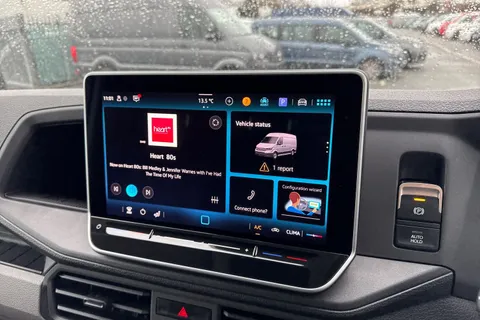 CX75JXL Volkswagen Crafter 2.0 TDI CR30 Commerce FWD MWB High Roof Euro 6 (s/s) 5dr Thumbnail #31