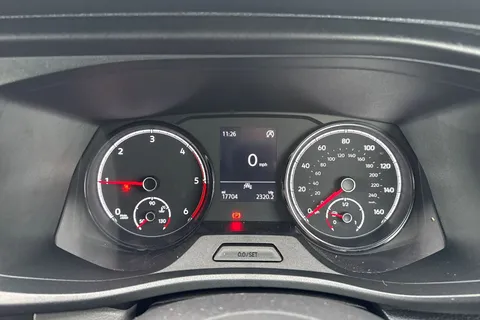 CX74LBO Volkswagen Transporter 2.0 TDI T30 Highline Kombi FWD SWB Euro 6 (s/s) 5dr Thumbnail #32