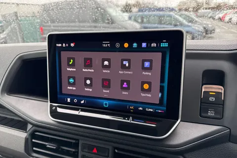 CX75JXL Volkswagen Crafter 2.0 TDI CR30 Commerce FWD MWB High Roof Euro 6 (s/s) 5dr Thumbnail #32