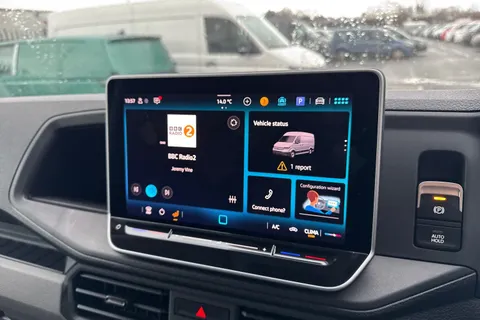 CX75JXS Volkswagen Crafter 2.0 TDI CR35 Commerce FWD LWB High Roof Euro 6 (s/s) 5dr Thumbnail #32