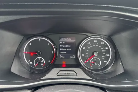 CX74LBO Volkswagen Transporter 2.0 TDI T30 Highline Kombi FWD SWB Euro 6 (s/s) 5dr Thumbnail #33