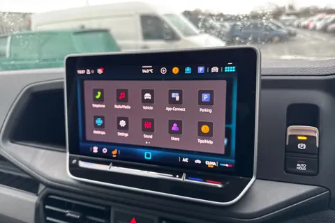 CX75JXS Volkswagen Crafter 2.0 TDI CR35 Commerce FWD LWB High Roof Euro 6 (s/s) 5dr Thumbnail #33