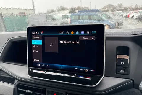 CX75JXK Volkswagen Crafter 2.0 TDI CR35 Commerce FWD MWB High Roof Euro 6 (s/s) 5dr Thumbnail #34