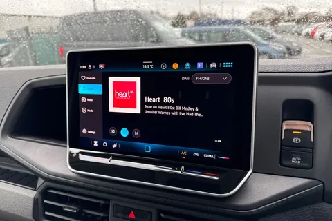 CX75JXL Volkswagen Crafter 2.0 TDI CR30 Commerce FWD MWB High Roof Euro 6 (s/s) 5dr Thumbnail #34