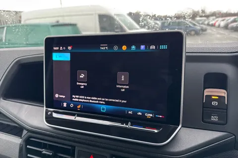 CX75JXS Volkswagen Crafter 2.0 TDI CR35 Commerce FWD LWB High Roof Euro 6 (s/s) 5dr Thumbnail #34