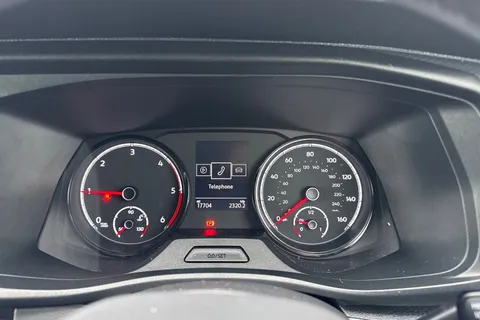 CX74LBO Volkswagen Transporter 2.0 TDI T30 Highline Kombi FWD SWB Euro 6 (s/s) 5dr Thumbnail #35