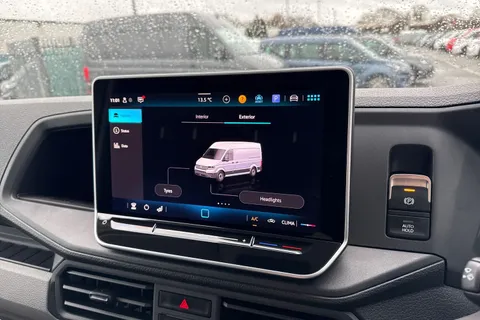 CX75JXL Volkswagen Crafter 2.0 TDI CR30 Commerce FWD MWB High Roof Euro 6 (s/s) 5dr Thumbnail #35